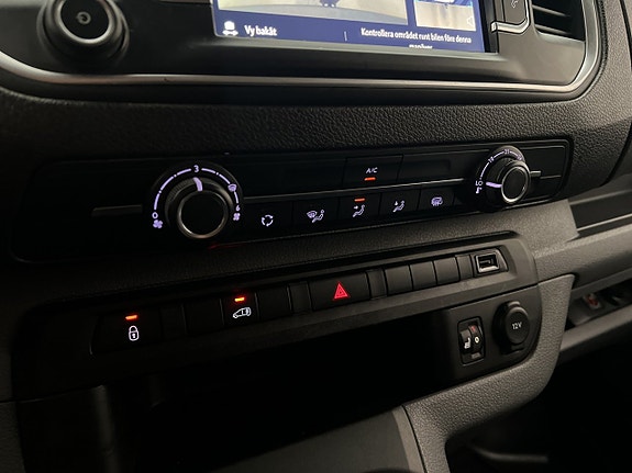 Opel Vivaro 24 of 30