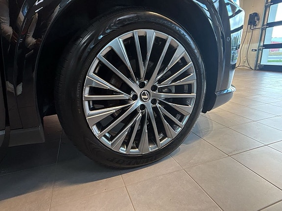 Lexus RX450h 13 of 30