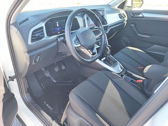 Volkswagen T-Roc 4 of 6