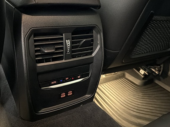 BMW 330e 14 of 30
