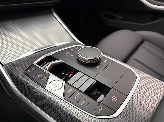 BMW 330e 24 of 30