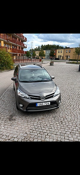 Toyota Verso 2 of 8