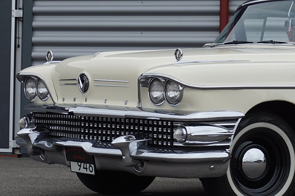 Buick Super 8 of 24