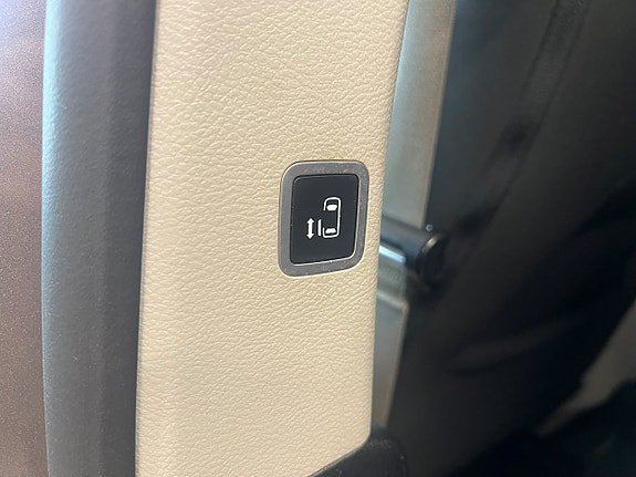 Chrysler Pacifica 19 of 30