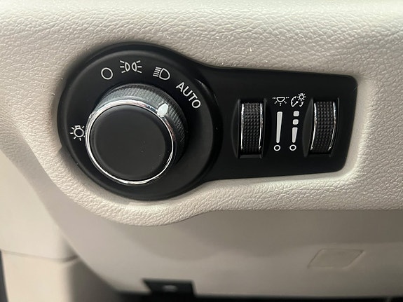 Chrysler Pacifica 26 of 30
