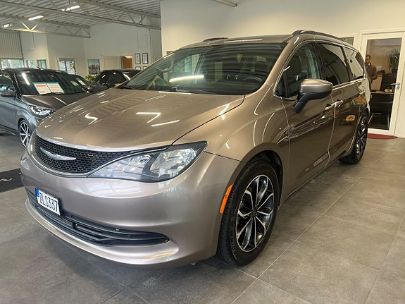 Chrysler Pacifica 3 of 30