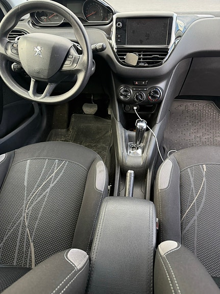 Peugeot 208 7 of 10
