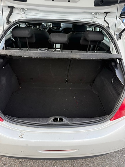 Peugeot 208 8 of 10