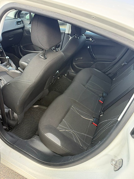 Peugeot 208 6 of 10