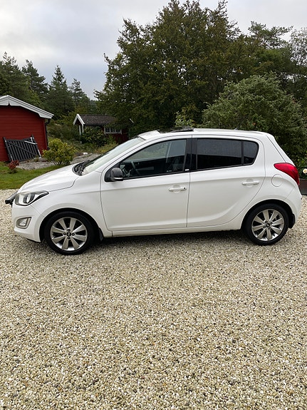 Hyundai i20 2 of 6