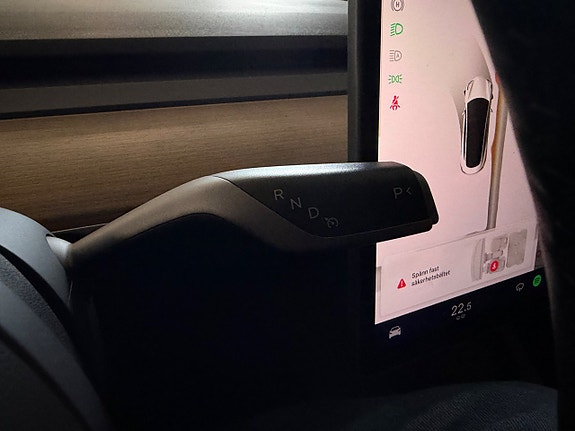 Tesla Model 3 21 of 21
