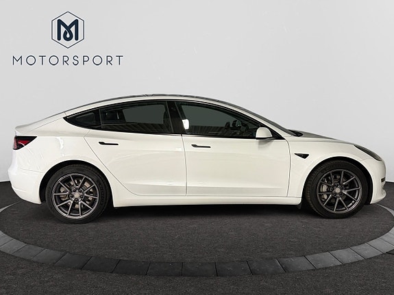 Tesla Model 3 9 of 21