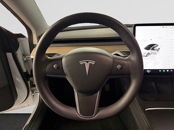 Tesla Model 3 16 of 21