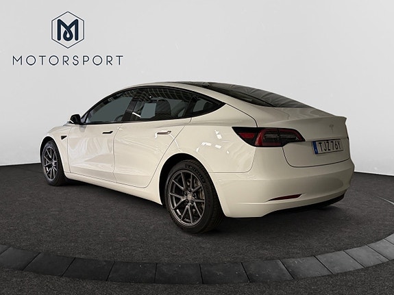 Tesla Model 3 6 of 21