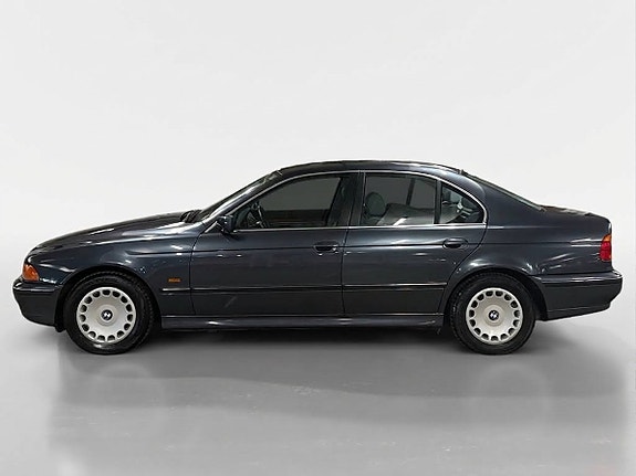 BMW 523i 2 of 13