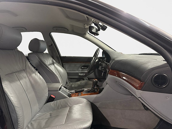 BMW 523i 13 of 13