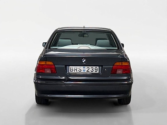 BMW 523i 4 of 13