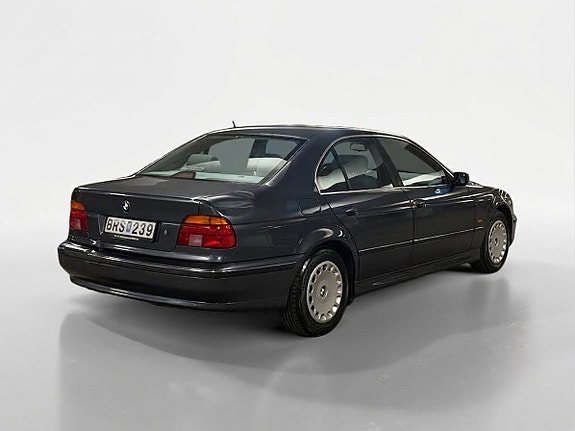 BMW 523i 5 of 13