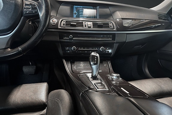 BMW 523i 11 of 18