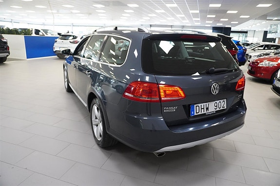 Volkswagen Passat Alltrack 3 of 14