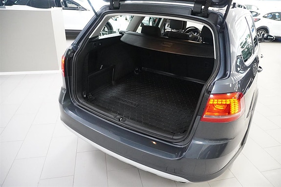 Volkswagen Passat Alltrack 10 of 14