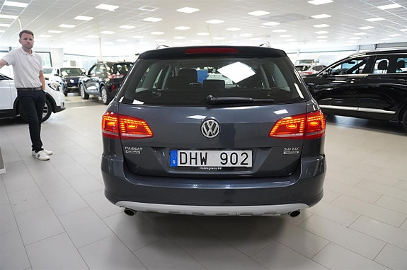 Volkswagen Passat Alltrack 8 of 14
