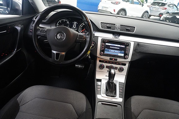 Volkswagen Passat Alltrack 11 of 14