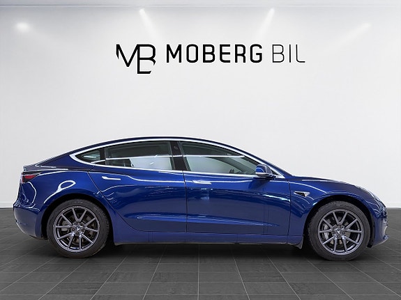 Tesla Model 3 4 of 18