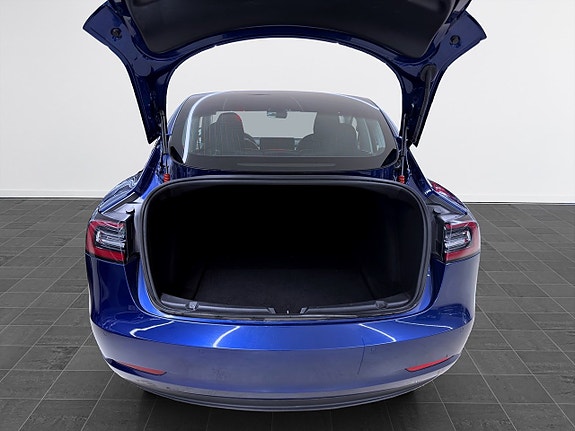 Tesla Model 3 13 of 18