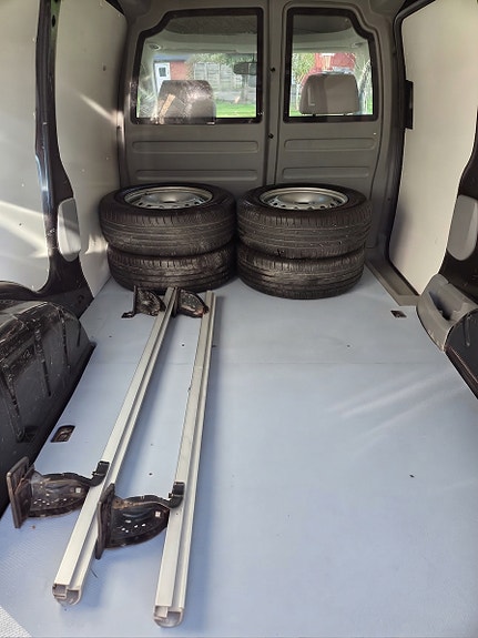 Volkswagen Caddy Maxi 3 of 4