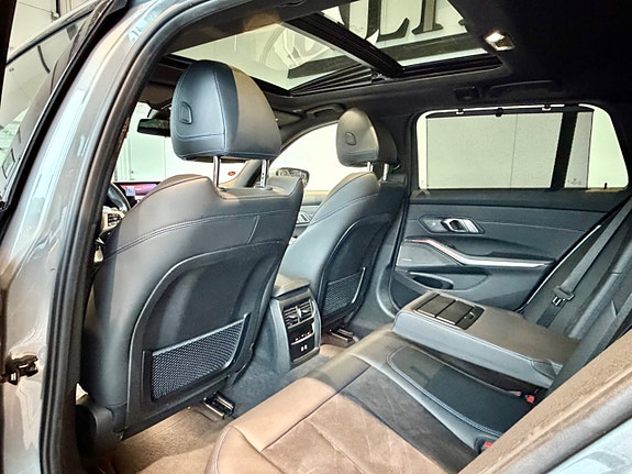 BMW 320d 12 of 14