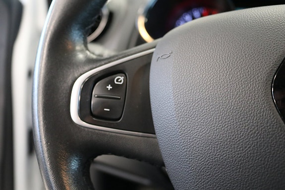 Renault Clio 17 of 18