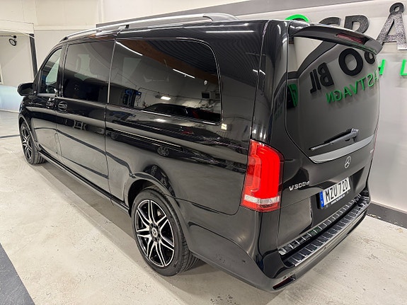 Mercedes-Benz V300 3 of 25