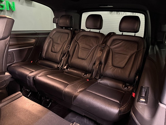 Mercedes-Benz V300 14 of 25