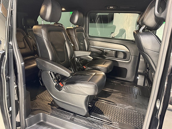 Mercedes-Benz V300 13 of 25