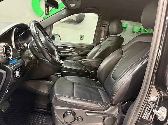 Mercedes-Benz V300 10 of 25