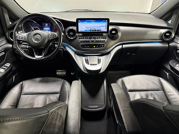 Mercedes-Benz V300 16 of 25