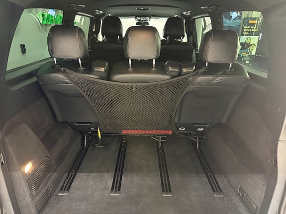 Mercedes-Benz V300 23 of 25