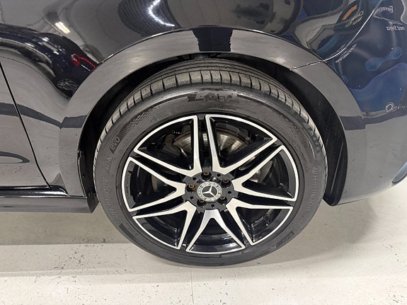 Mercedes-Benz V300 9 of 25