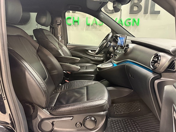 Mercedes-Benz V300 11 of 25