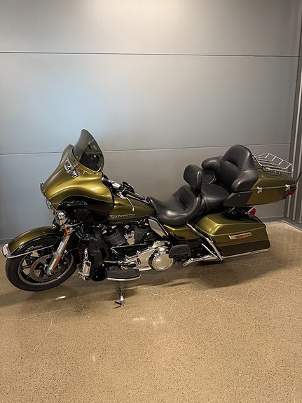 Harley-Davidson Ultra Limited 2 of 4