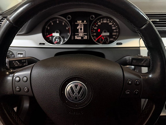 Volkswagen Passat 18 of 20