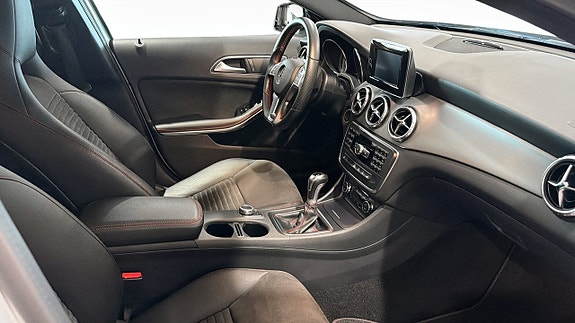 Mercedes-Benz GLA200 3 of 9