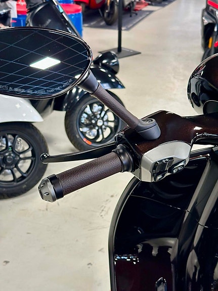 Vespa 946 Horse, 125cc 9 of 11
