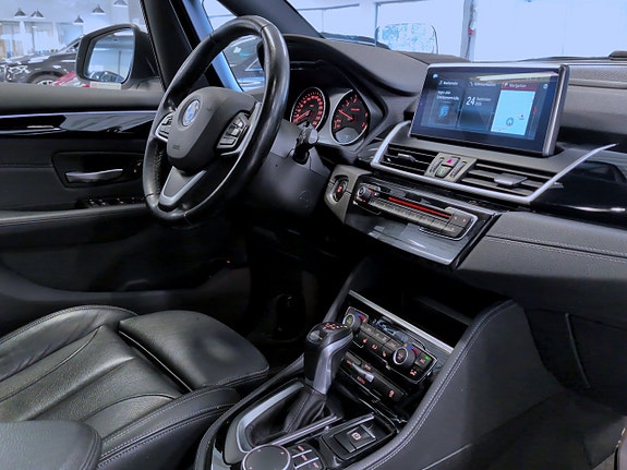 BMW 225xe 10 of 16