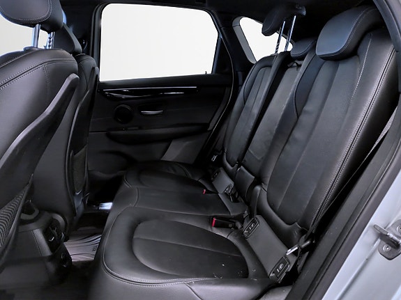 BMW 225xe 13 of 16