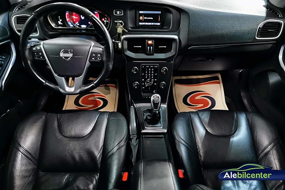 Volvo V40 8 of 13