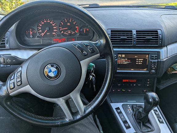 BMW 325Xi 8 of 19