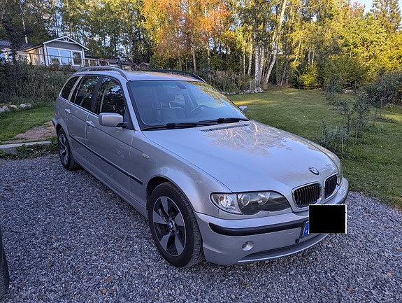 BMW 325Xi 2 of 19