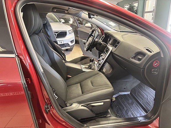 Volvo S60 7 of 8